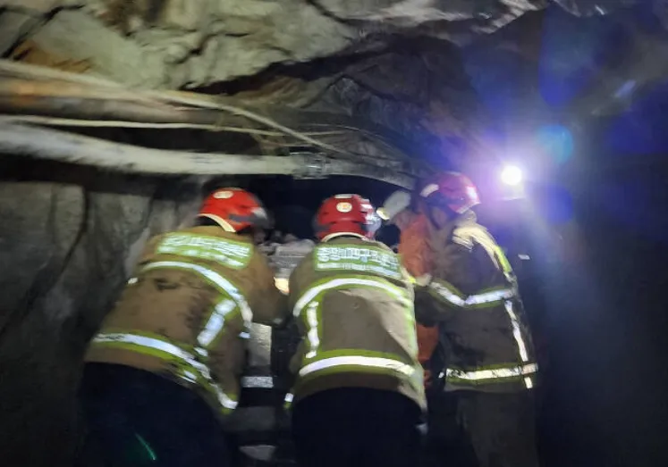 "The Miracle of Bongwha"...Two miners rescued in 221 hours of burial - south korea