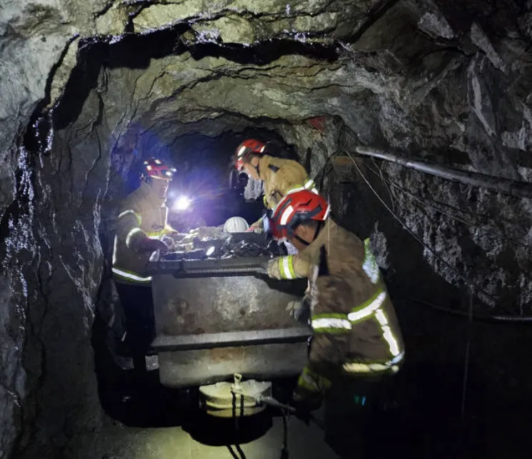 "The Miracle of Bongwha"...Two miners rescued in 221 hours of burial - south korea