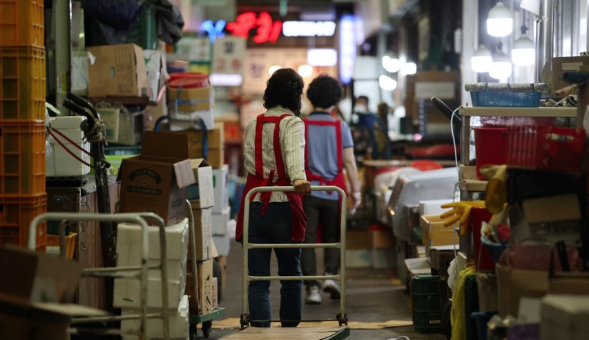 South  Korea new virus cases below 20,000 amid waning virus wave