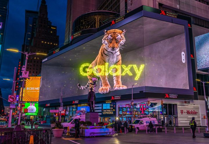 Samsung Lights Up the Dark in Cities Around the World in the Lead Up to 2022 Unpacked